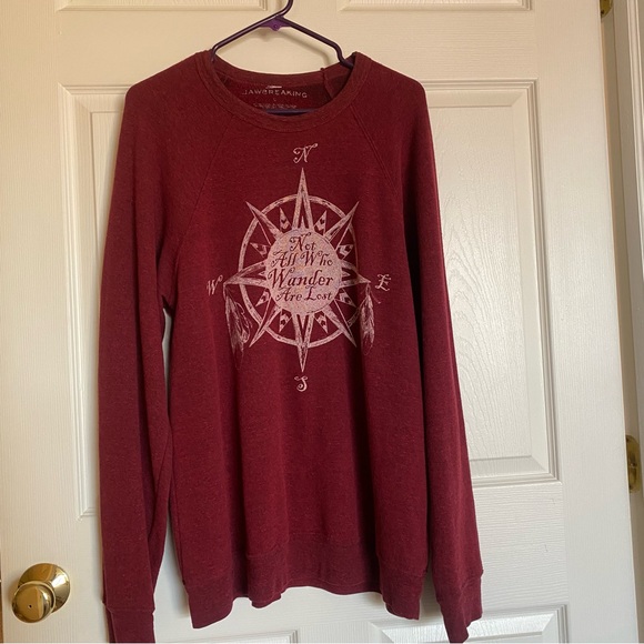 Red Crew Graphic Sweatshirt Women’s Large - Not All Who Wander Are Lost - Picture 1 of 3
